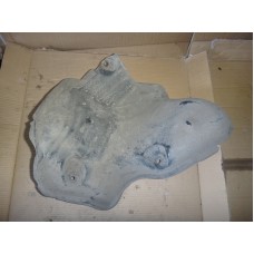 Часть  заднего подкрылка . Mazda CX-7 2006 по 2012год