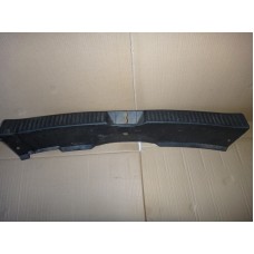 Накладка на заднюю панель  кузова ,внутренняя.   Mazda CX-7 2006 по 2012 год