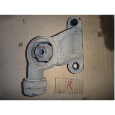 Кронштейн заднего редуктора , боковое правое . Mazda CX-7 2006 по 2012 год