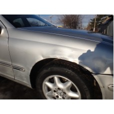 Крыло переднее правое . Mercedes benz С-Класс w203