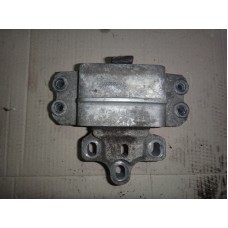 Подушка коробки передач . Механика . Volkswagen Passat B6
