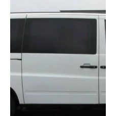 Дверь боковая со стеклом , голая .  Mercedes Vito 638